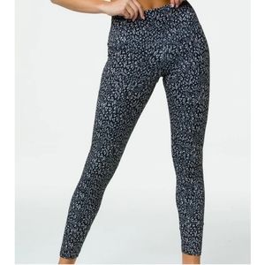 Onzie Flow Small/Medium Leopard Tech Leggings